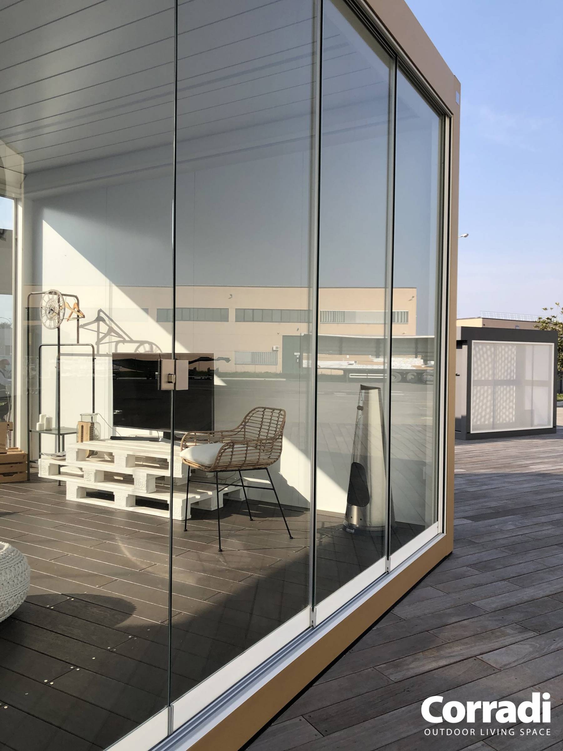 Fermeture latérale pour pergola en PVC à Marseille | Mise en place par un Spécialiste en Protection Solaire